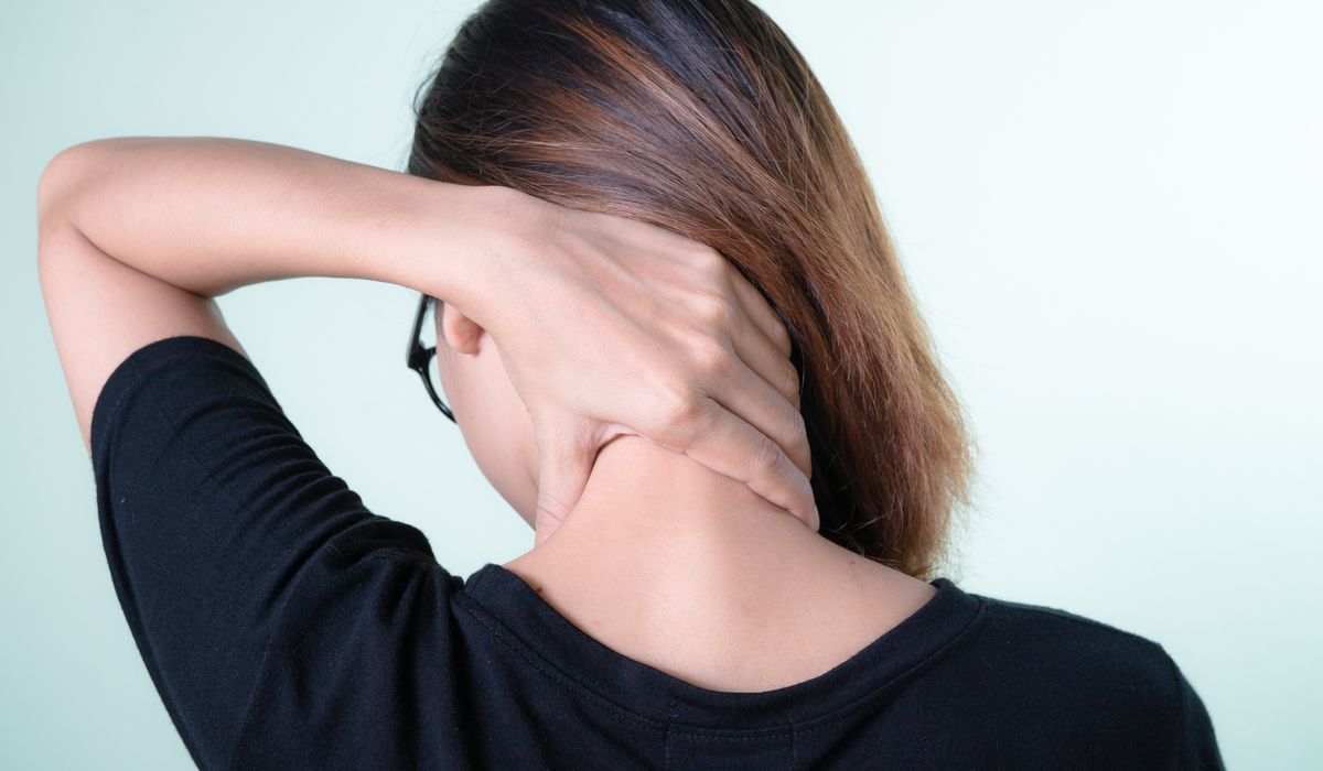 Teletrabajo y cuello: la rutina de 5 minutos que salva tu columna